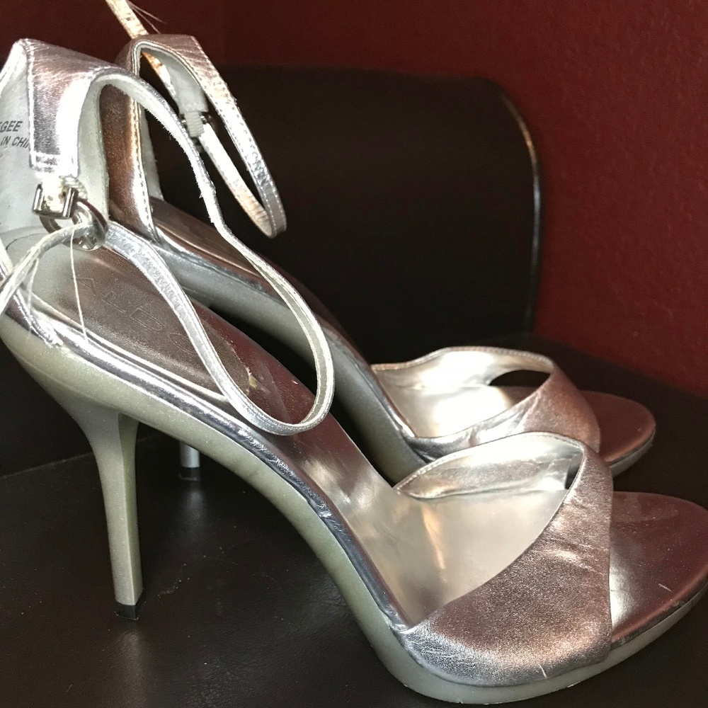 ALDO Silver Sandal Size 10